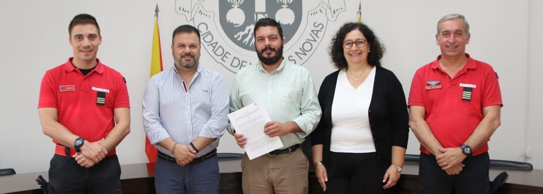 Apoio municipal de 14 mil euros vai permitir apetrechar nova ambulância dos Bombeiros Voluntários
